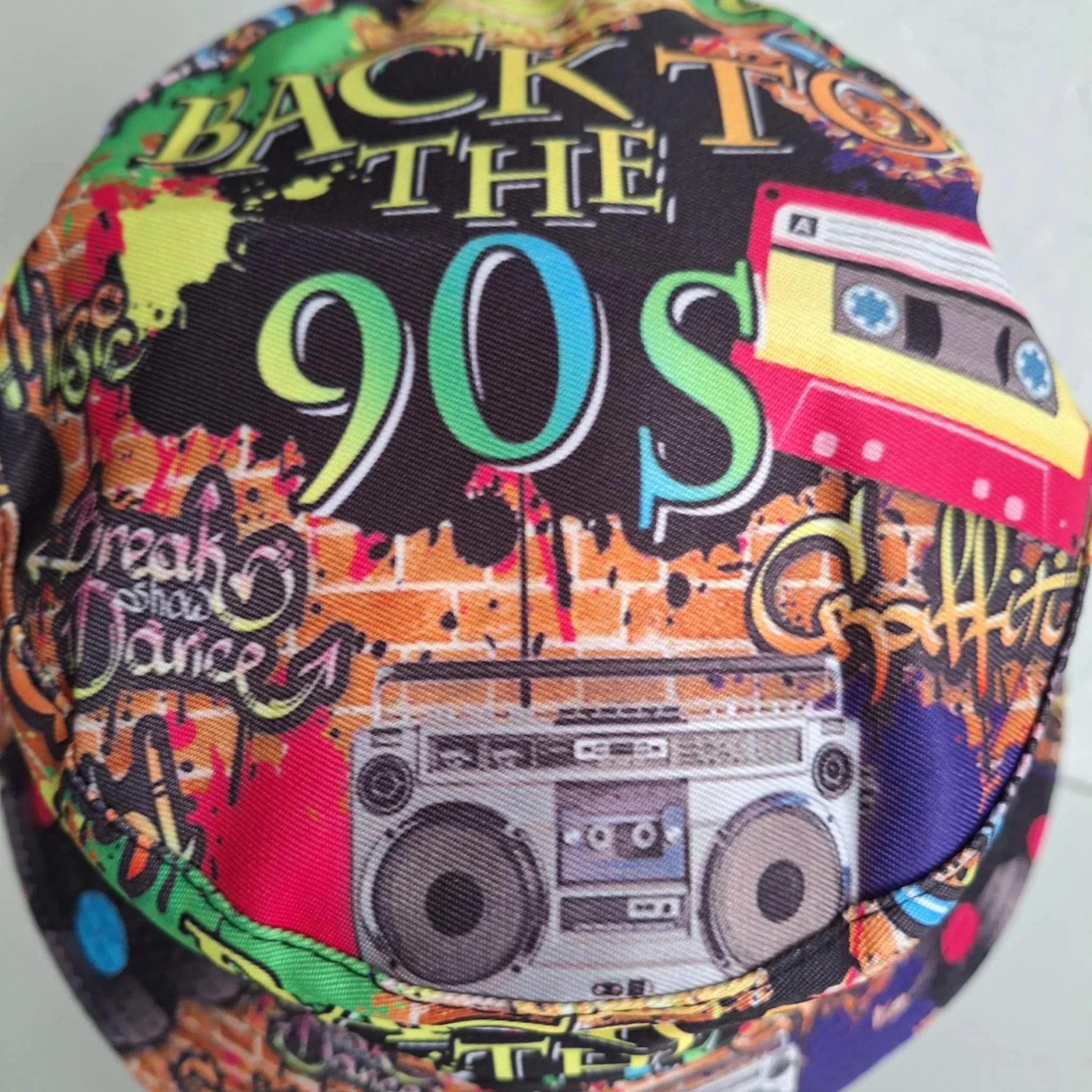 Bob 90: Reviva os anos 90 com este boina icônico e colorido – photo 10